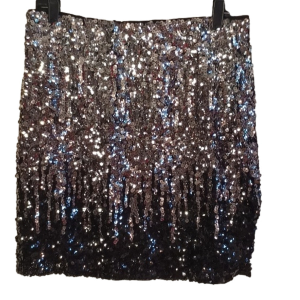 Manger Beautiful ombre style sequined skirt.Size XL. Perfect for parties!